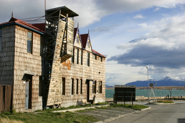 backpackers in puerto natales chile