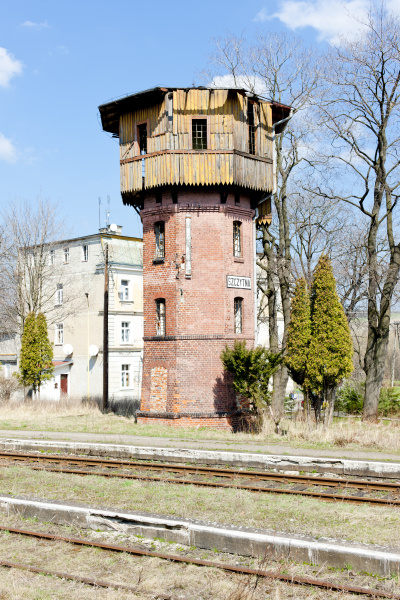 old railway station szczytna