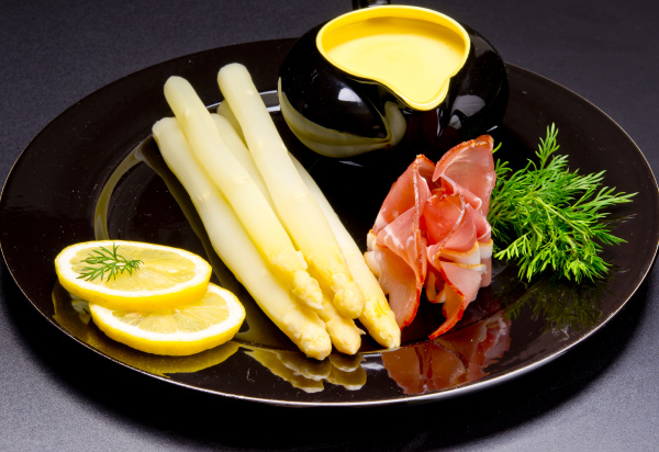 asparagus ham and sauce hollandaise