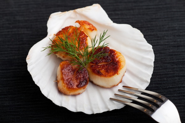 grilled scallops in the bowl