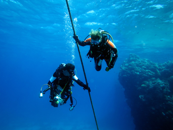 divers decompress at the ankerleine