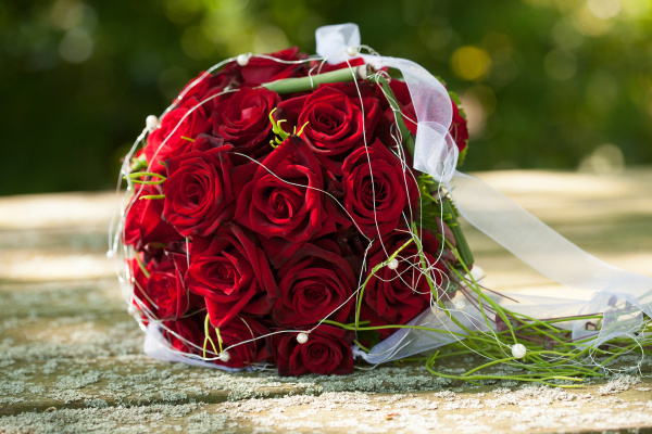 bridal bouquet red roses