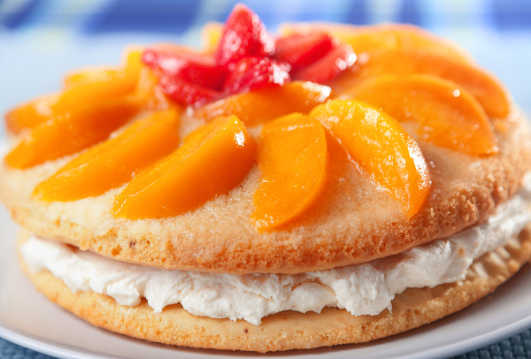 vanilla cake with peaches vanilla cake