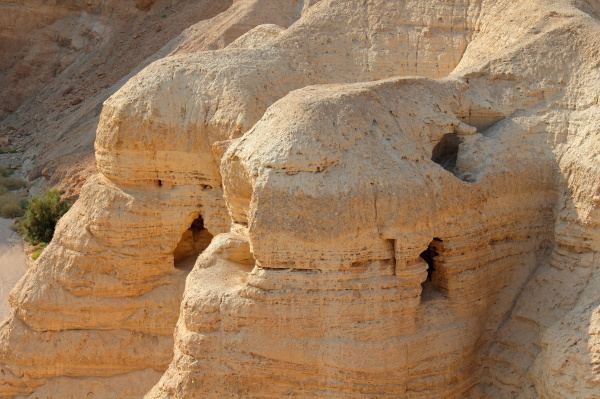qumran caves judean desert