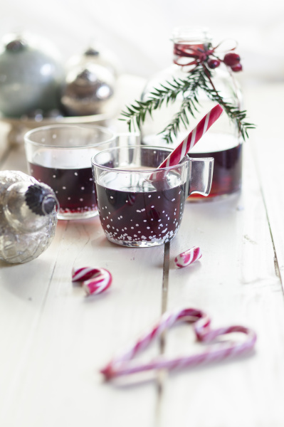 glasses of mulled wine candy