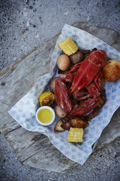 cooked lobster with corn cobs and
