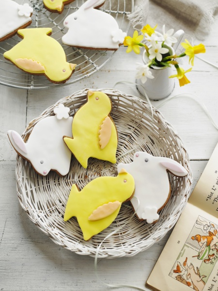 easter bunny and easter chick biscuits
