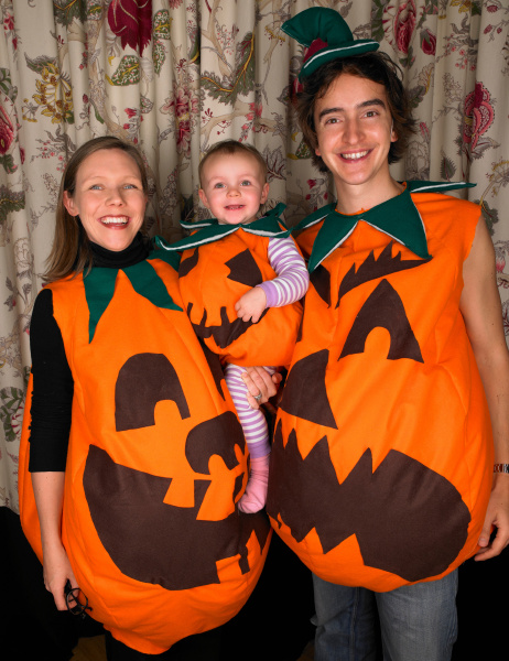 family dressed as pumpkins for halloween