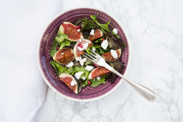 mixed salad with goat cheese