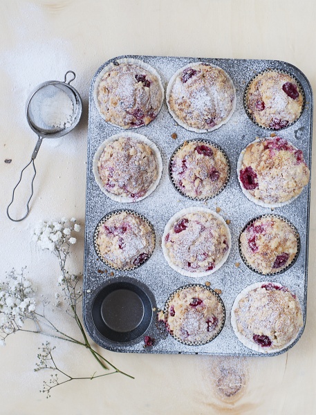 cream cheese muffins with red berries