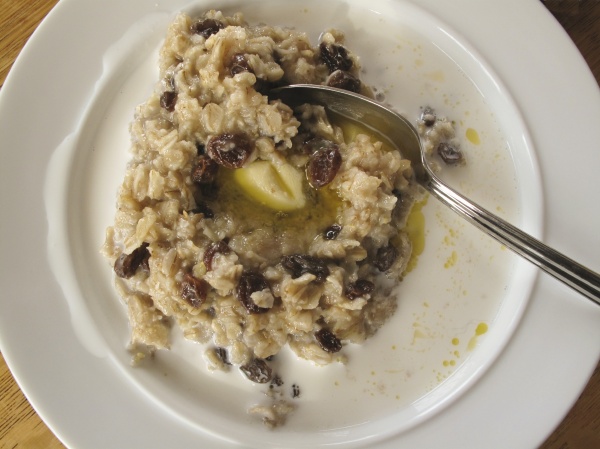 porridge with butter and raisins