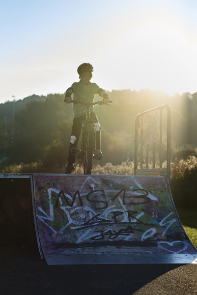 boy with mountainbike at ramp