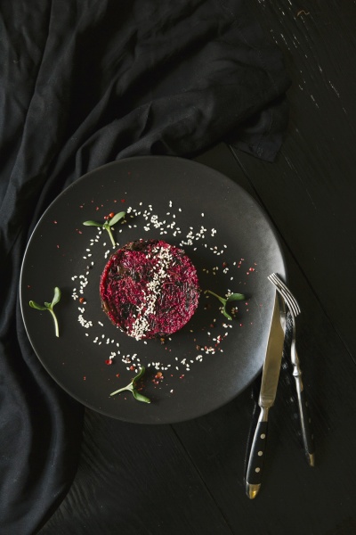 beetroot tartlet with sesame seeds and