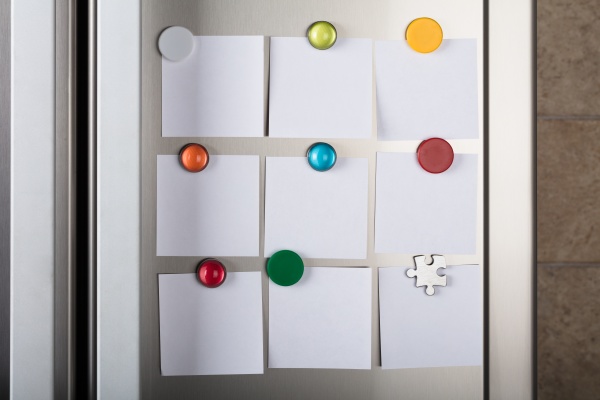 blank notes attached with colorful magnetic