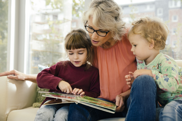 pre school teacher reading with children