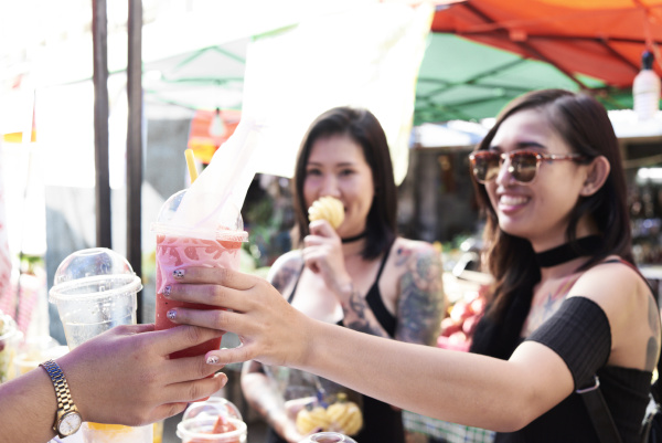 woman buying a smoothie from a