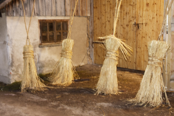 the straw figures of the schab