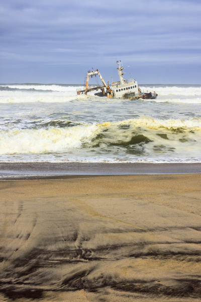 shipwreck at henties bay dorob