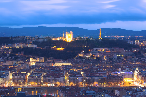 night old town of lyon