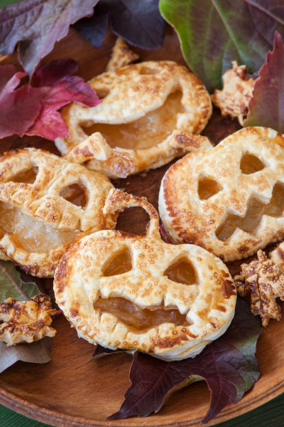 scary puff pastry pumpkin pies