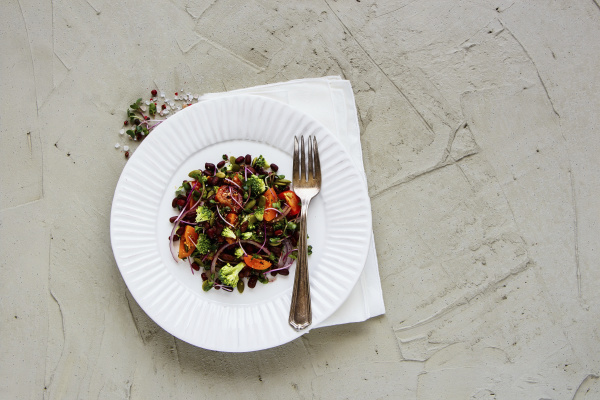 vegan energy boosting salad with beans