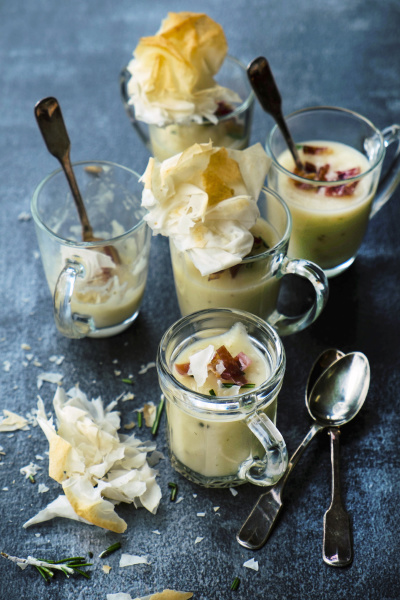parsnip and apples cream soup with