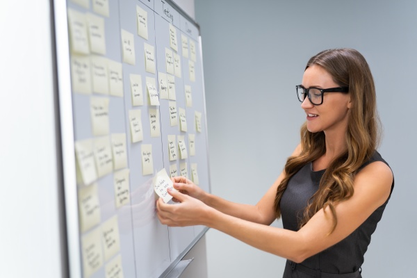 businesswoman arranging sticky notes