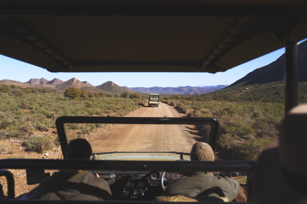 safari tour guide drive off road