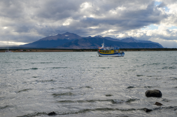 tourist boat in the ultima esperanza