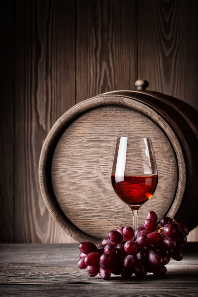 glass, red, wine, with, grapes - 28278769