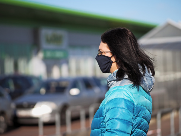 woman with protective mask durung shopping