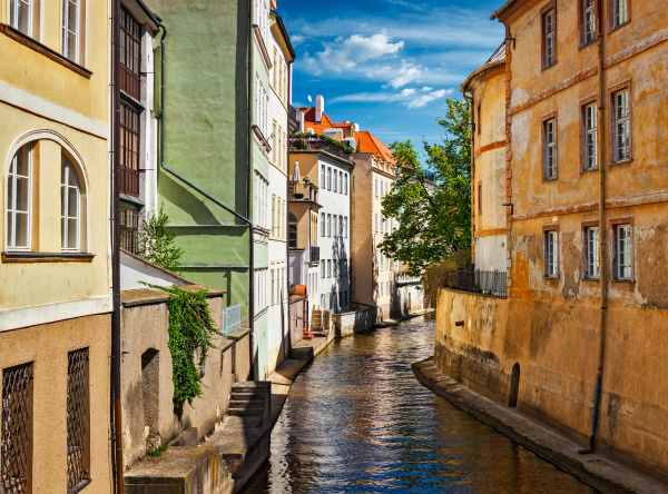 mala strana canal and houses in