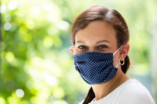 woman in reusable cloth face mask