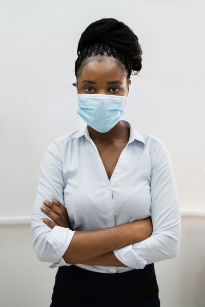 african american woman wearing face mask