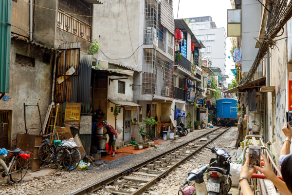 the train street of hanoi in