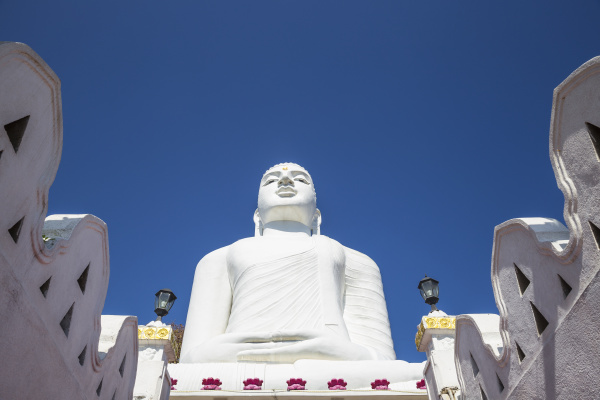 bahiravokanda vihara buddha statue kandy