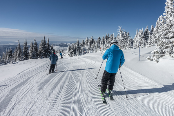 downhill skiing sun peaks resort