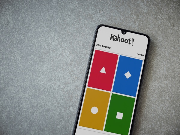 kahoot app launch screen with