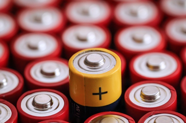 many batteries r6 batteries with