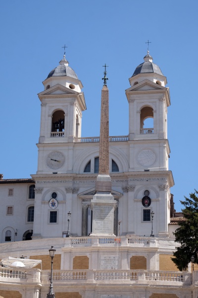 trinita dei monti church piazza