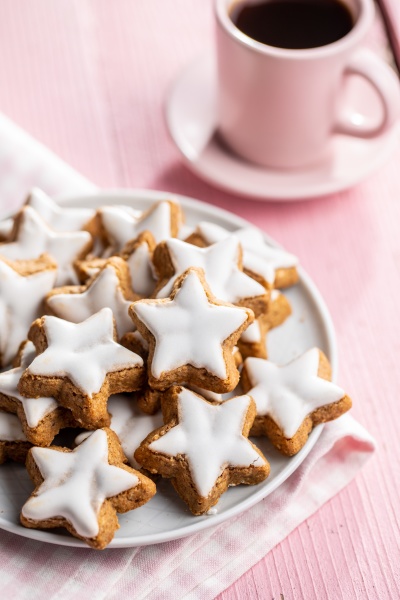 icing gingerbread stars traditional christmas