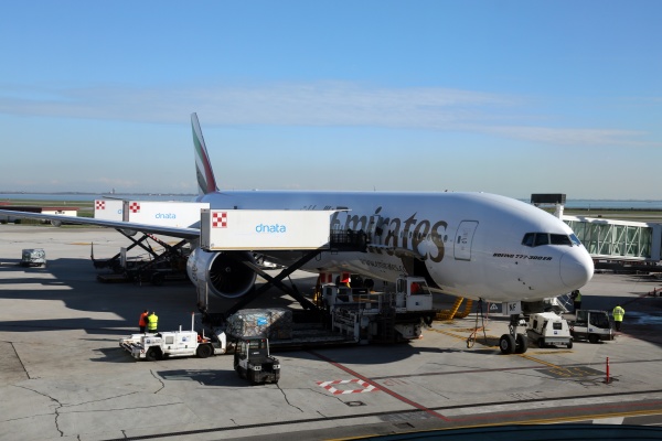 emirates boeing 777 at venice airport