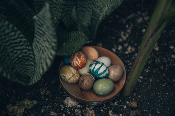 bowl of organicallycolored eastereggs lying outdoors