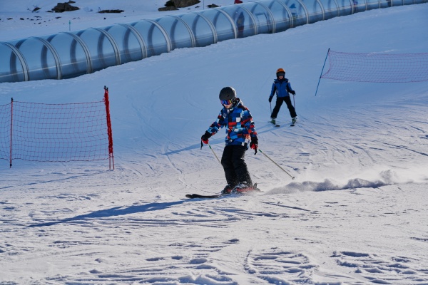children skiing at formigal spain