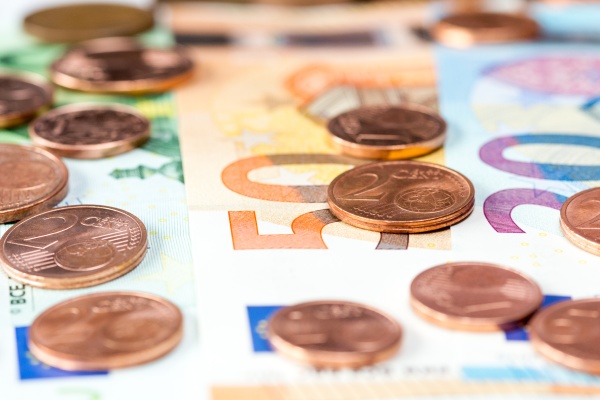 euro currency selective focus