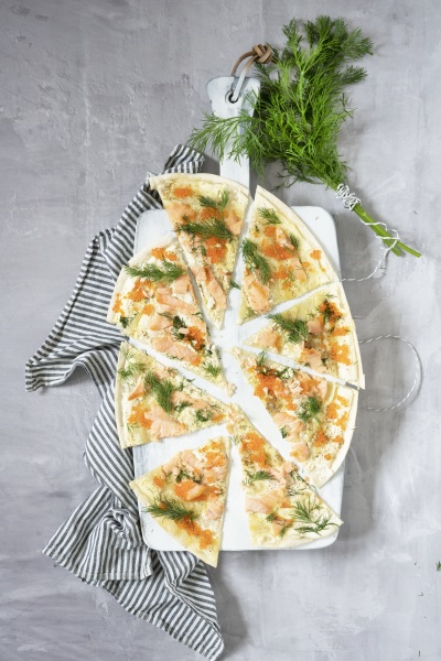 flammkuchen with salmon and dill