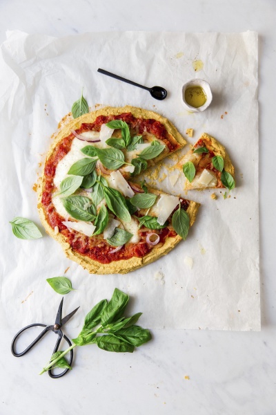 chickpea pizza with tomatoes cheese