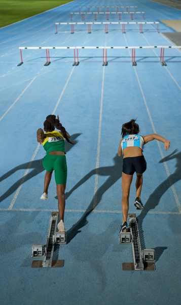 female track and field athletes starting