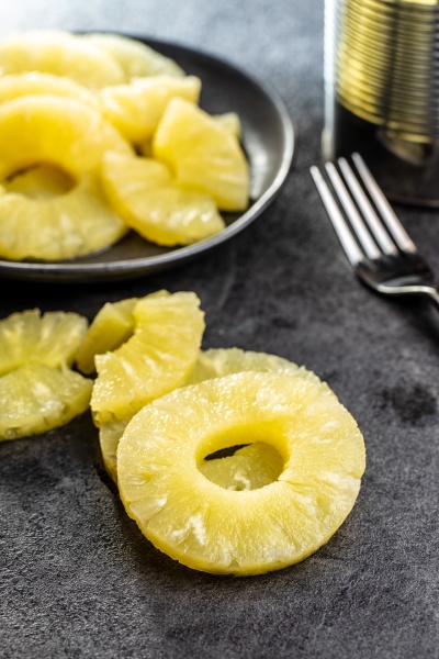 canned sliced pineapple fruit