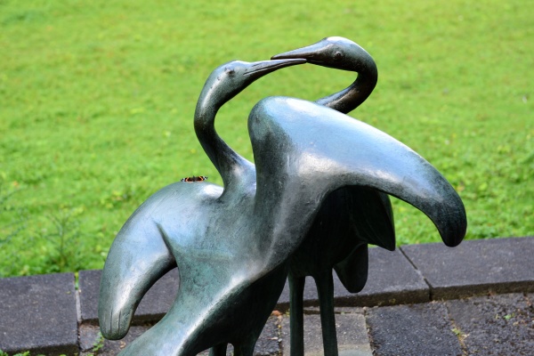 sculpture cranes in stadtpark neuss